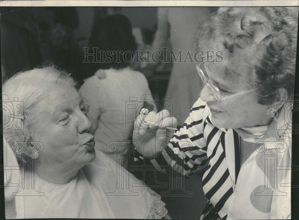 1975 Orva Gnowske Cosmetics Demonstration - Historic Images