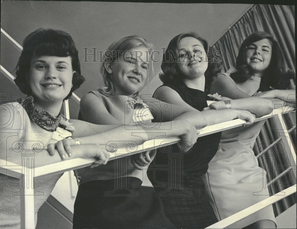 1966 Vassar College Freshman Luncheon - Historic Images