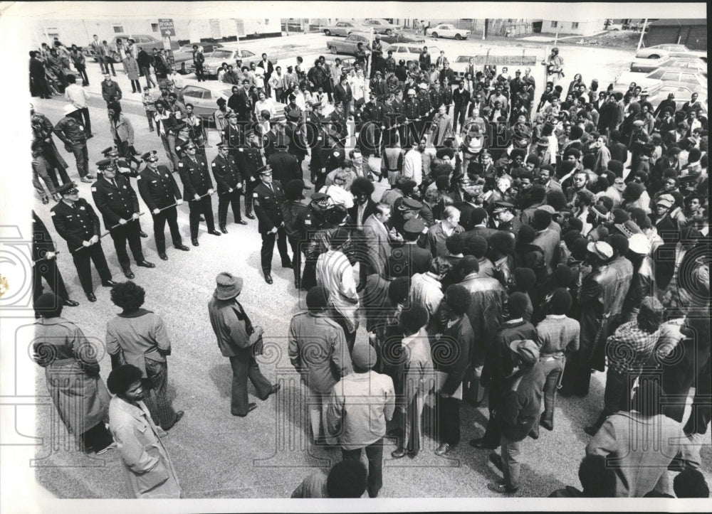 1972 Police Line Veterans Job Fair - Historic Images