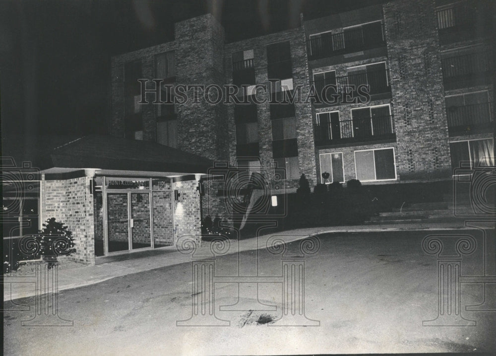 1974 HUNTINGTON COMMONS CONDOMINIUM COMPLEX - Historic Images