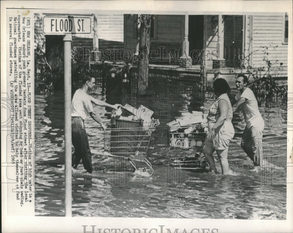 1965 HURRICANE NEW ORLEANS SUBURB - Historic Images