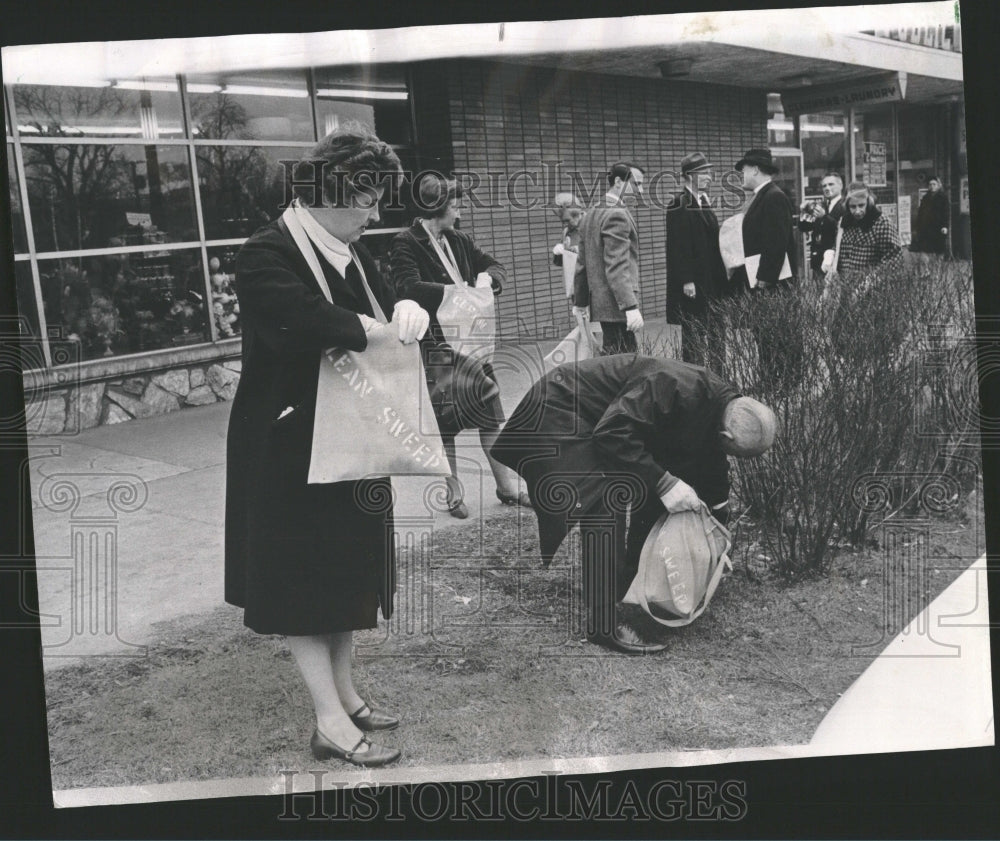 1967 MR. and Mrs. George W. Beadle  Clean - Historic Images