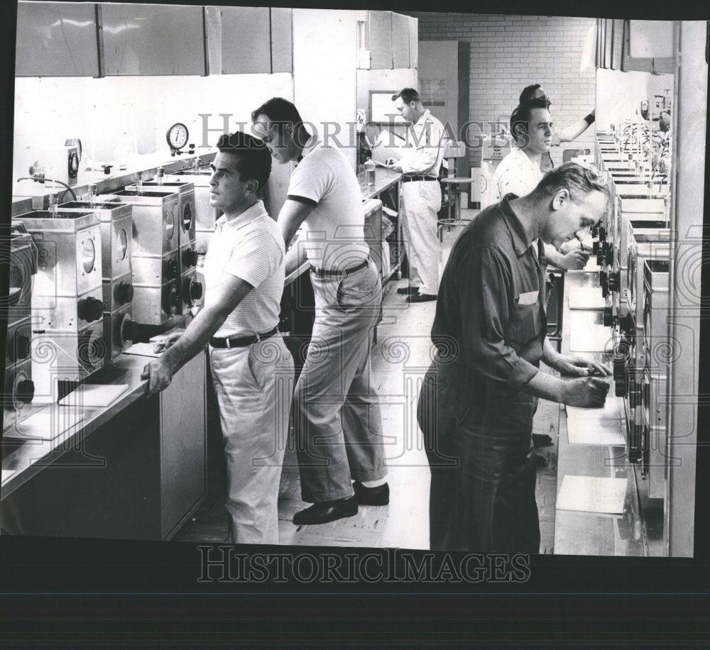 1957 Standard Oil Compnay Laboratory - Historic Images