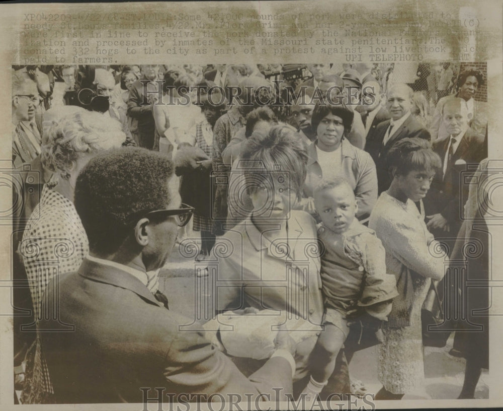 1968 Farmers Give Pork St. Louis Needy - Historic Images