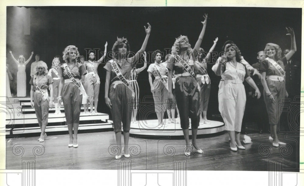 1984 Miss Illinois Contestants Rehearse - Historic Images