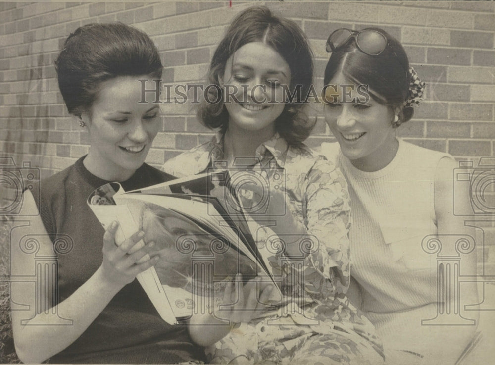 1970 Miss Illinois Pageant Contestants - Historic Images