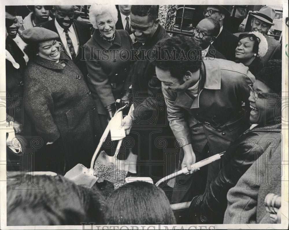 1968 Groundbreaking Woodlawn Gardens IL - Historic Images