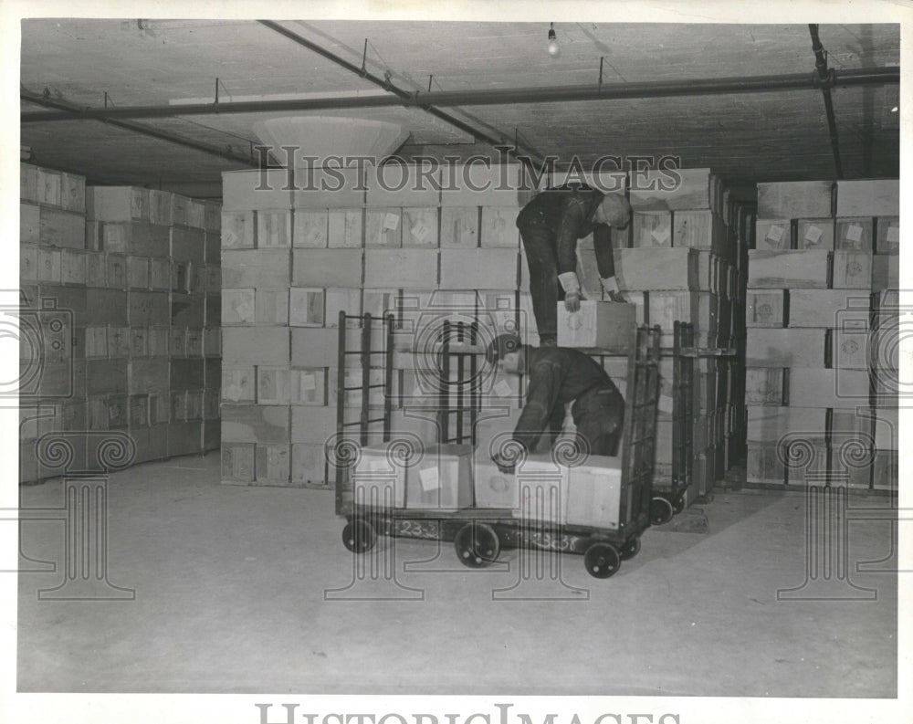 1939 Surplus Eggs Low Income Families - Historic Images