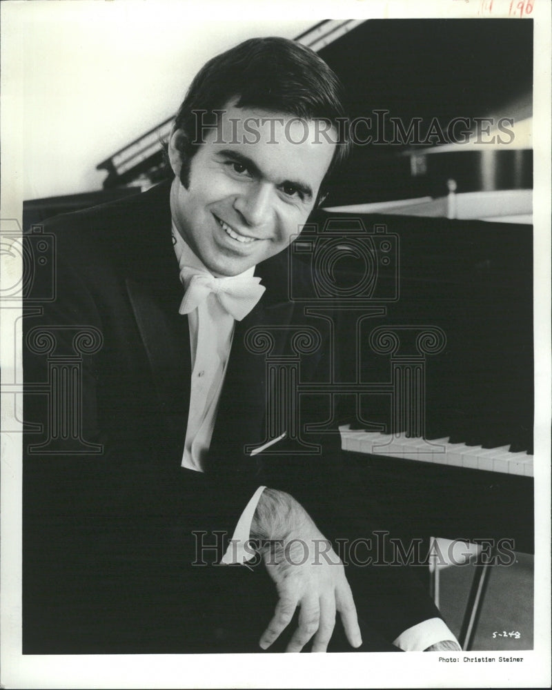 1973 Stephen Manes Pianist - Historic Images