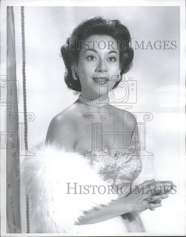 1956 Elaine Molbin (Soprano) - Historic Images