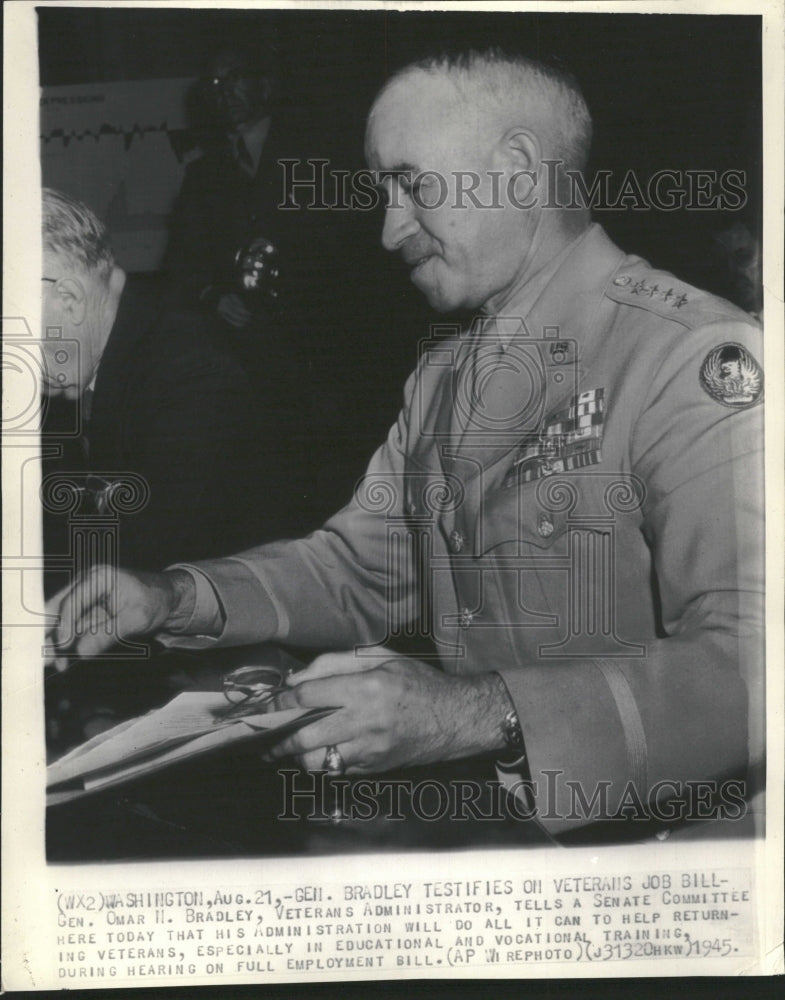 1945 Gen.Bradley speaks ot Senate - Historic Images