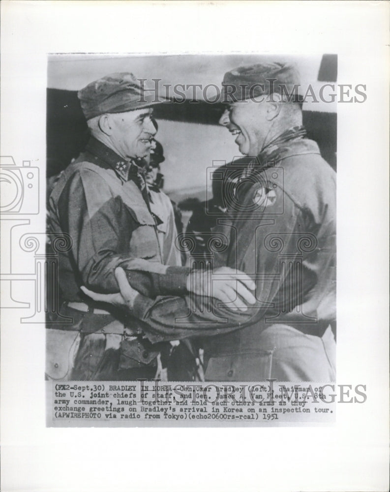 1951 Gen Gradley &amp; Fleet, greet in Korea - Historic Images