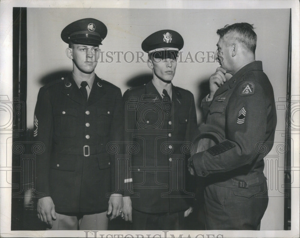 1954 Press Photo U S Army Uniforms Hug B Dennney Room - RRU00181 - Historic Images