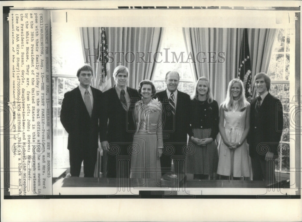 1974, President Gerald Ford Family - RRU00439 - Historic Images