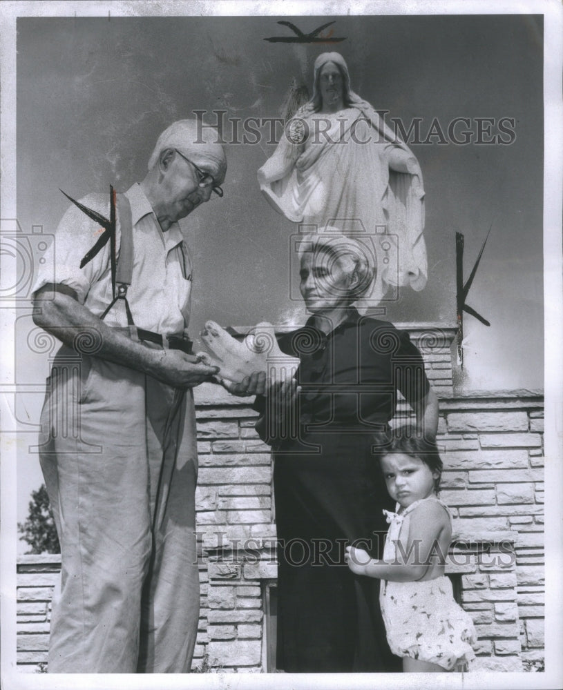 1956, National Memorials Gardens Christ - RRU00733 - Historic Images