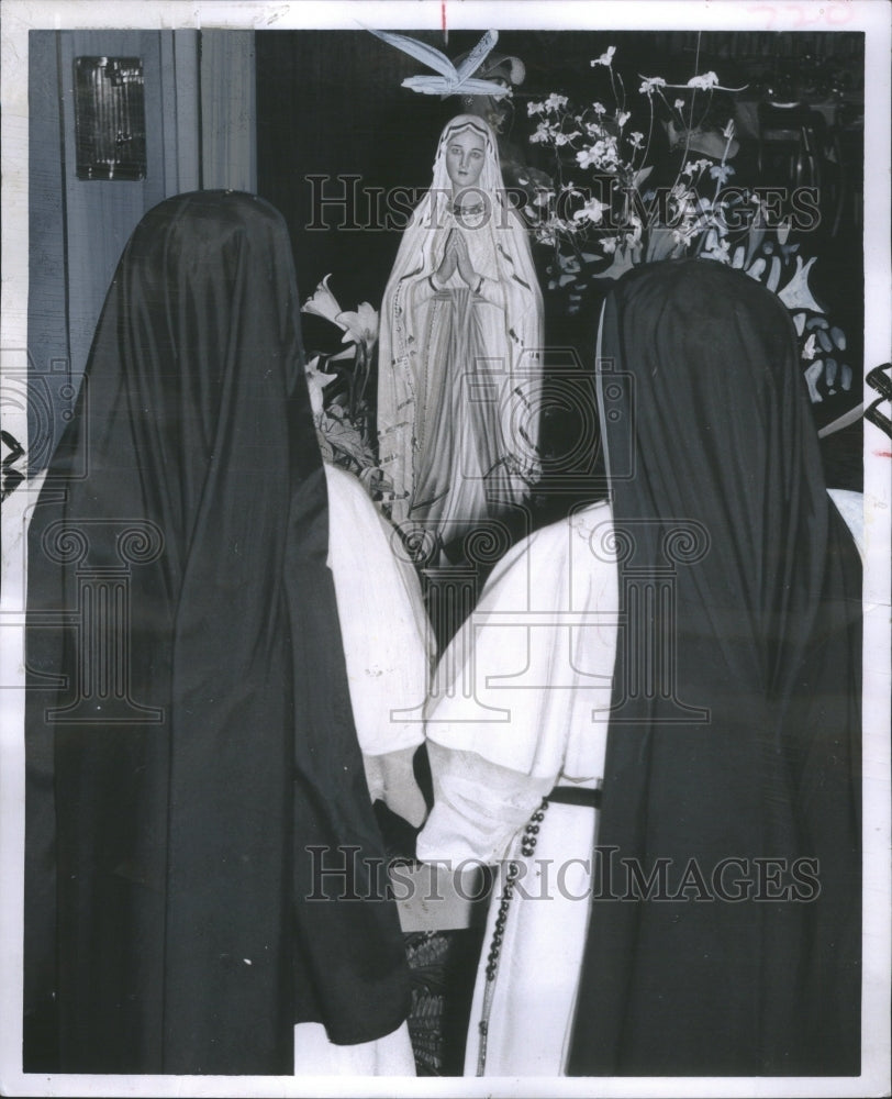 1958, Dominican sisters Camille and Laurine - RRU00757 - Historic Images