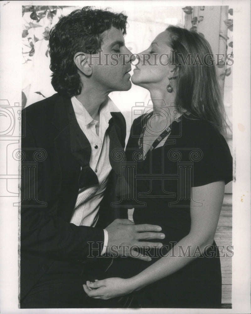 1989 Press Photo Ronaed Martul Jan Puffer Burn Scene - RRU00793 - Historic Images