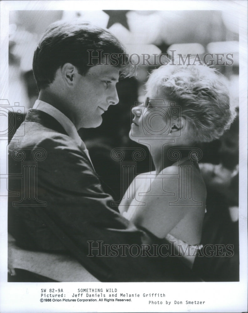 1986, Jeff Daniels Melanie Girffith Stars - RRU02125 - Historic Images