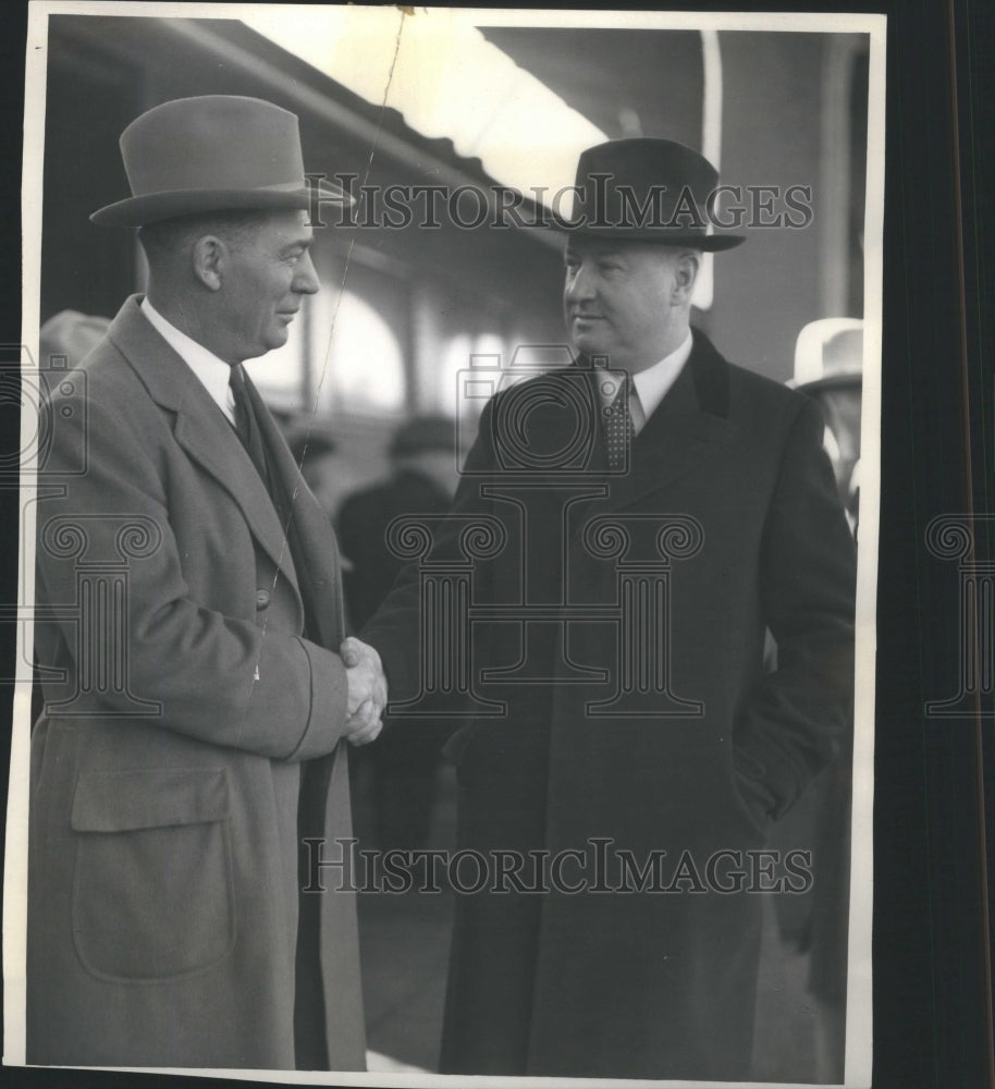 1935 Press Photo James A. Farley and Gov Johnson shakin - Historic Images