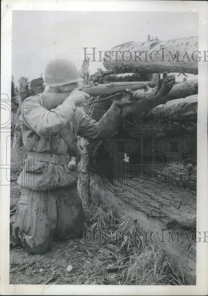 1961, Soldier Shoots Behind Barrier With Gun - RRU04127 - Historic Images