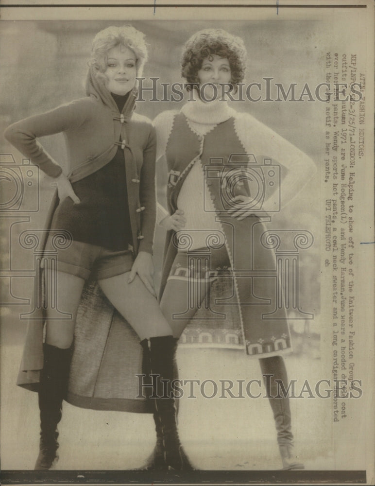 1971 Models June Hodgson &amp; Wendy Harman - Historic Images