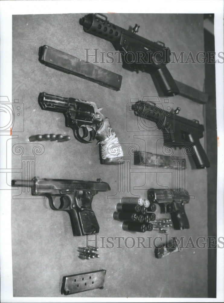 1993, Gun Haul Confiscated Chicago - RRU04667 - Historic Images