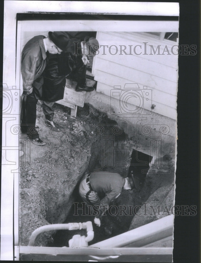 1963 Press Photo Body Found Under Hanley House Murder - RRU05099 - Historic Images