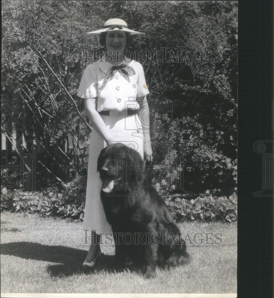 1935 Press Photo MroClarence j Daly Along with her Pet - RRU05387 - Historic Images