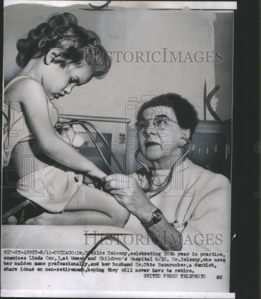 1953 Press Photo Chicago Doctors Children Dr Zelezny - RRU06375 - Historic Images