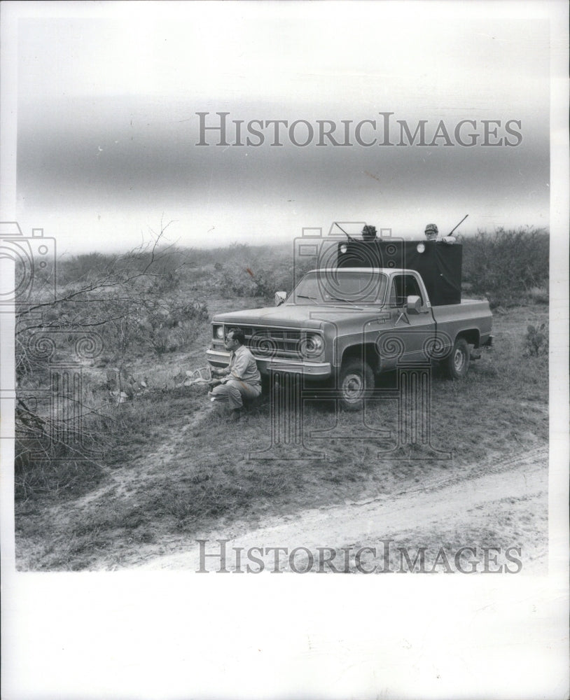 1979, Deer Hunting Tares Car Three Persons - RRU06603 - Historic Images