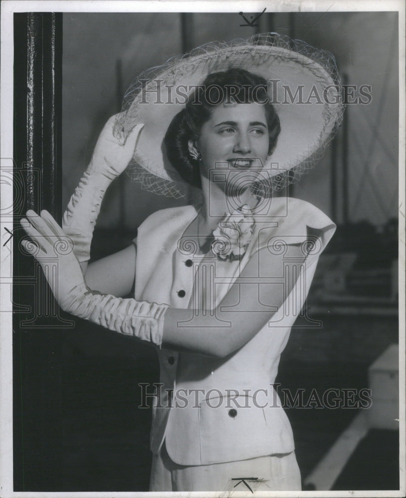 1945 Marilyn Fisher Detroit society girl - Historic Images