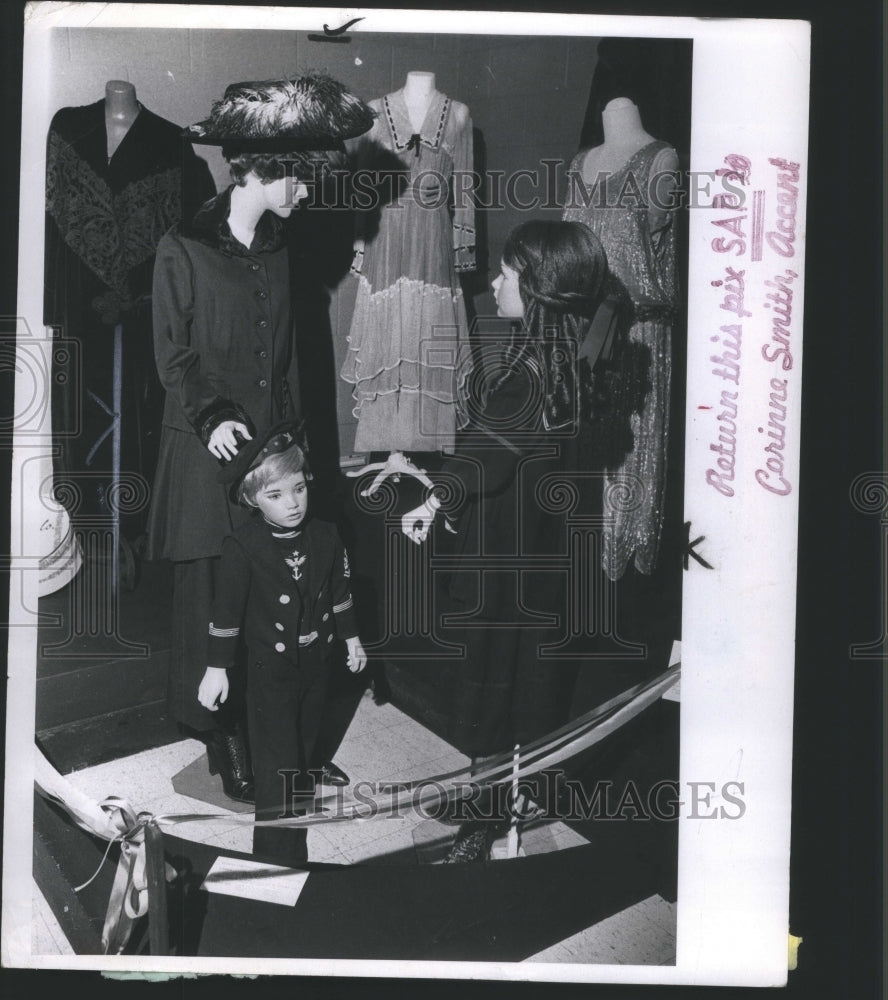 1979, D Siegeu S Little Boy Clothes Mother - RRU06903 - Historic Images