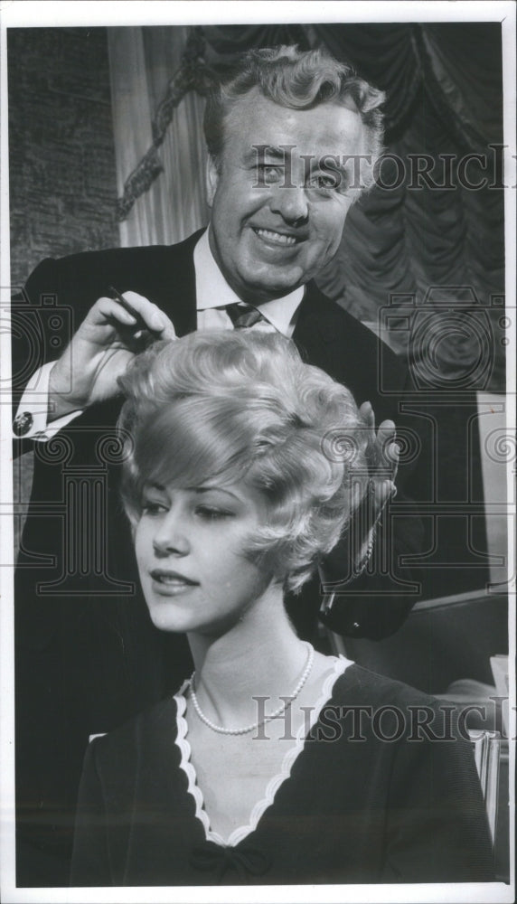 1966, Buddy Walton American Hair Stylist - RRU07495 - Historic Images