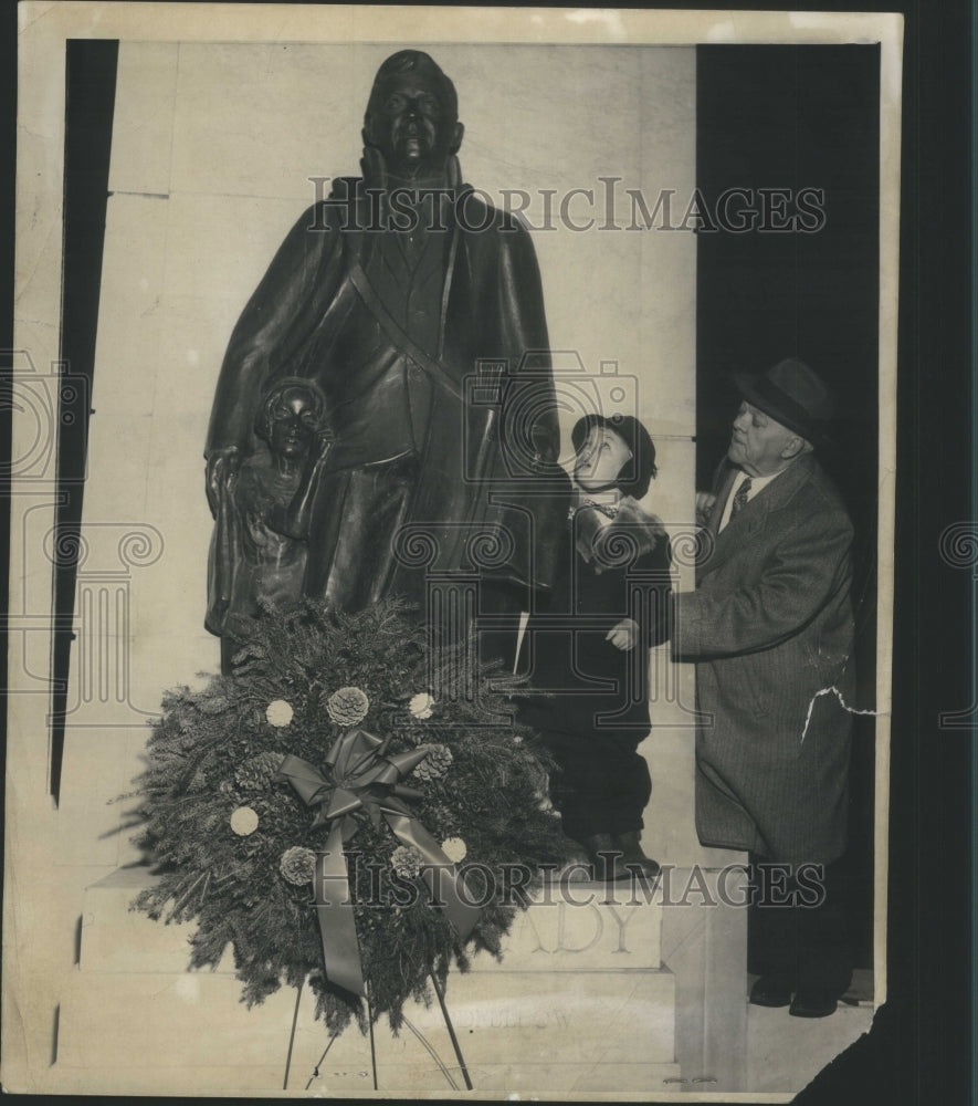 1953, James J Brady Monument Detroit - RRU07687 - Historic Images