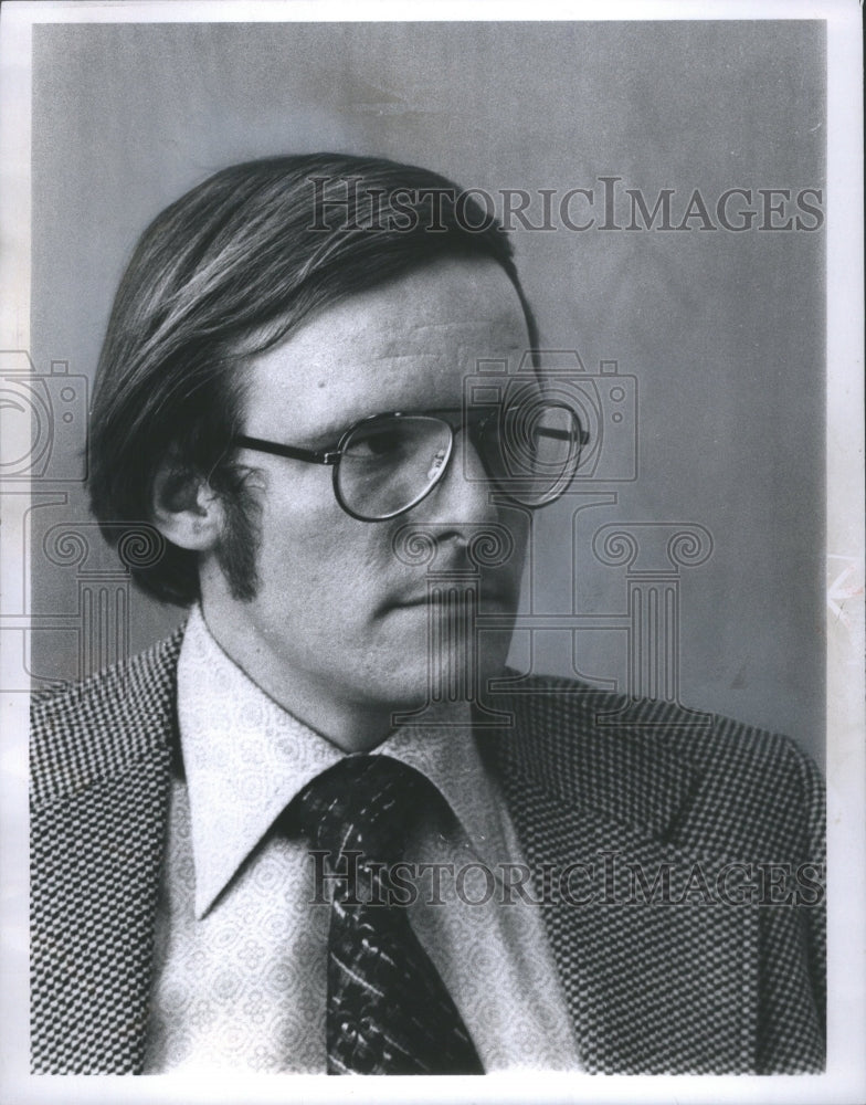 1973 Press Photo Nick Degrazia Economics Professor. - RRU07901 - Historic Images