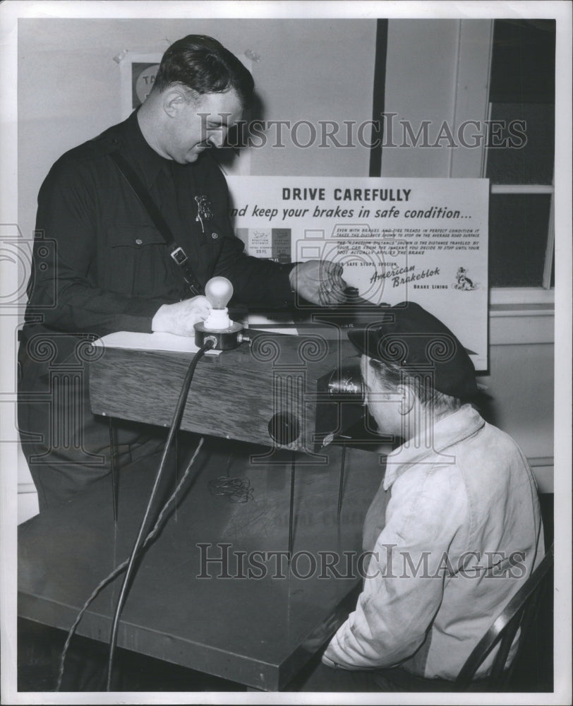 1948, Detroit Drivers Glare Recovery Test - RRU08177 - Historic Images