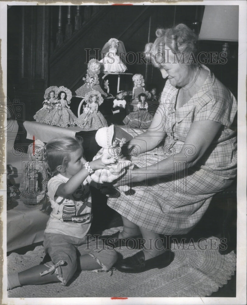 1957 Press Photo Mrs CW Lawrence Doll Collection - RRU08409 - Historic Images