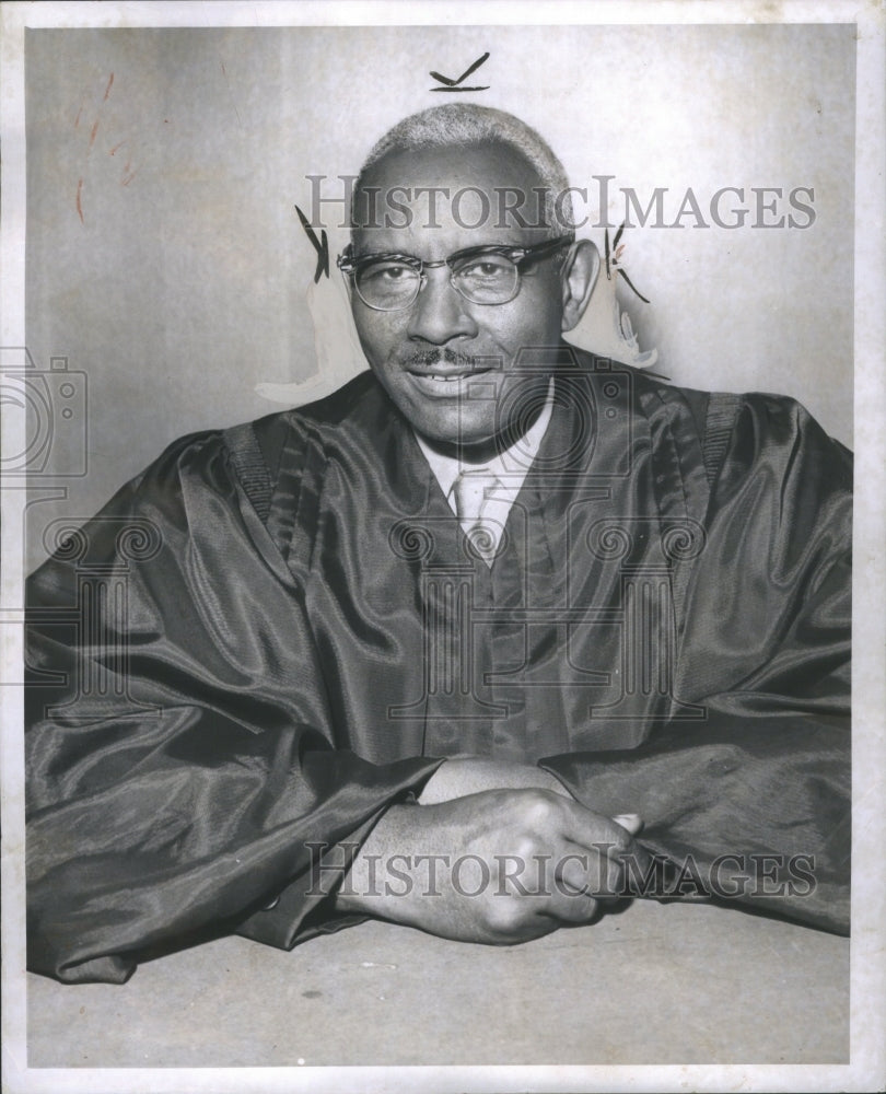 1957 Press Photo Judge Elvin L. Davenport of Recorders, - RRU08799 - Historic Images