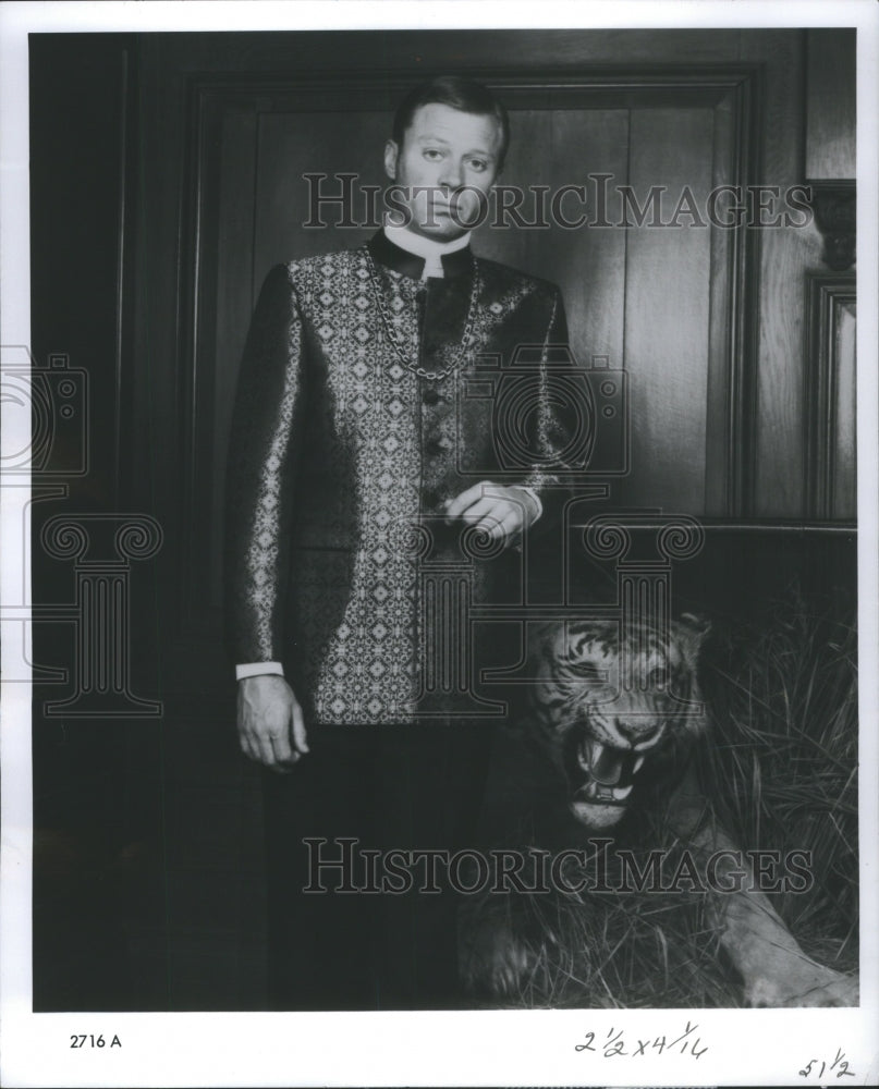 1968, Clothing Nehru Jacket Fashion - RRU08867 - Historic Images