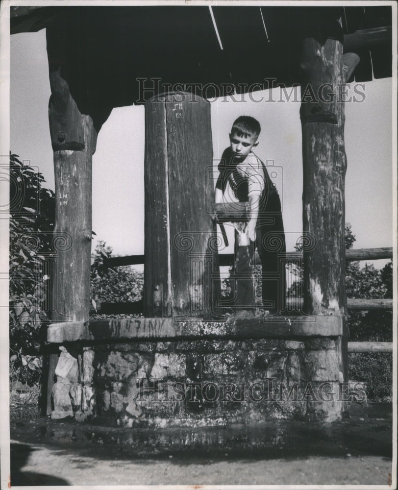 1948 Press Photo Monroe Michigan Pump Well Lake - Historic Images