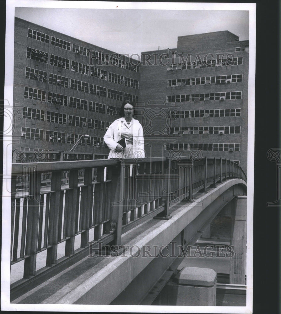 1965 Geraldine Shonge Detroit Physician - Historic Images