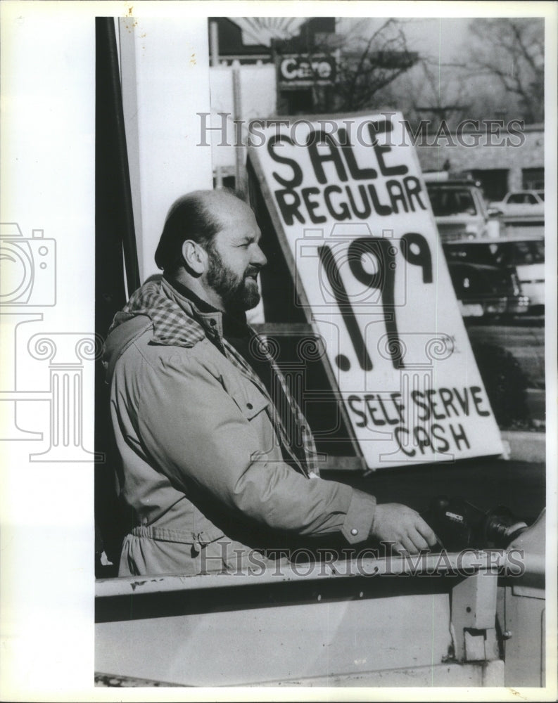 1988 Mobil Gas Station Des Plaines IL gasol - Historic Images