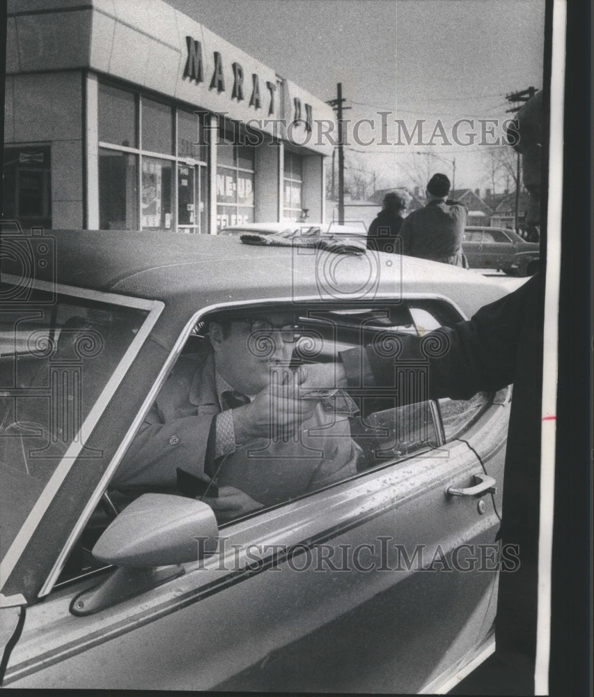 1974, Gasoline Shortage Chicago area. - RRU09517 - Historic Images