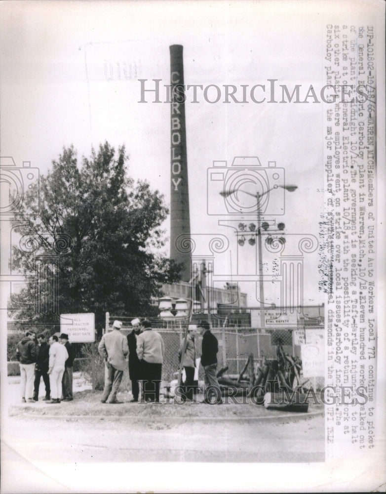 1966, GE Workers on Strike - RRU09555 - Historic Images