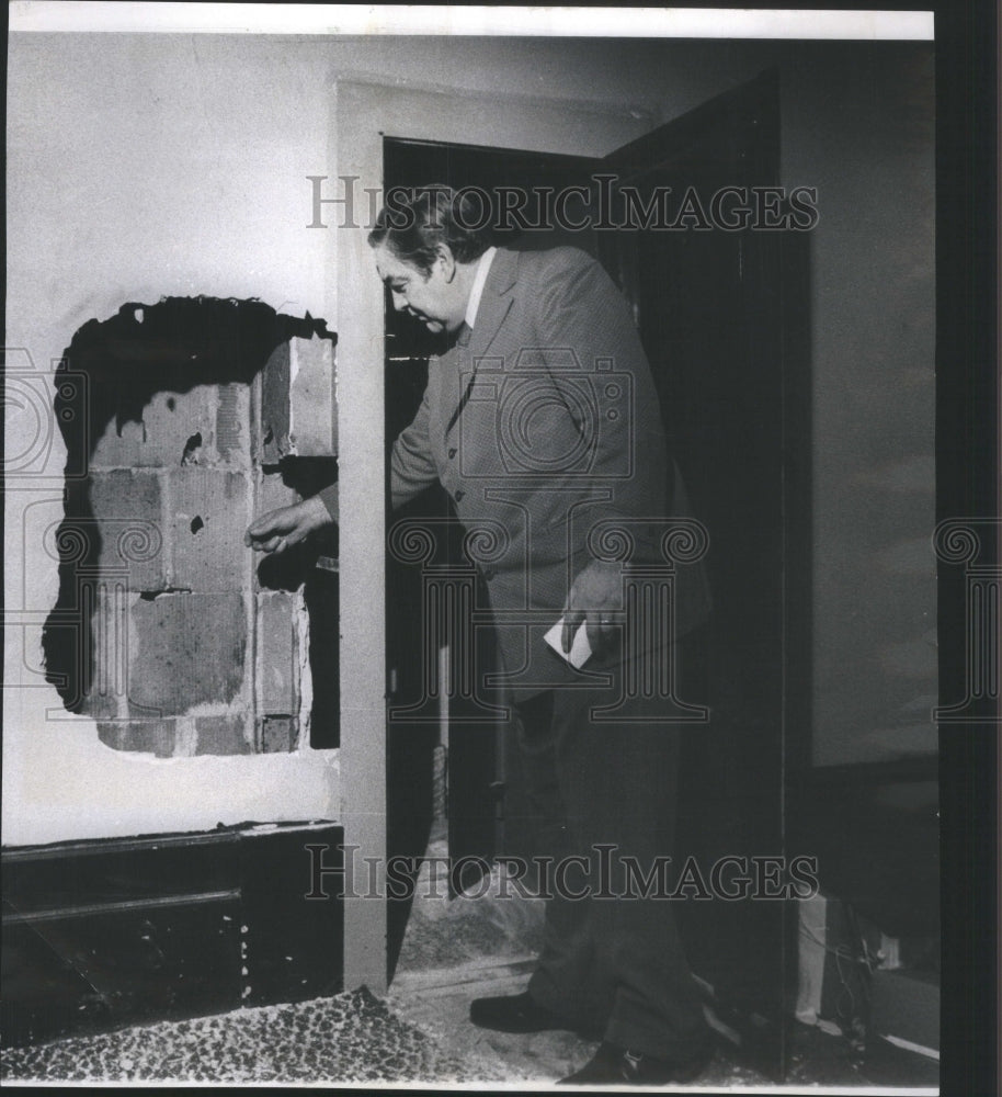 1972 Burglars Sledgehammered Gallery Club - Historic Images