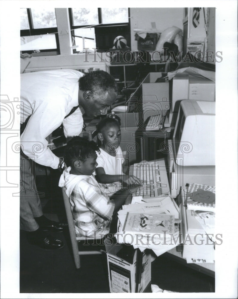 1994 Chardia Porter Shonlka Dennis computer - Historic Images