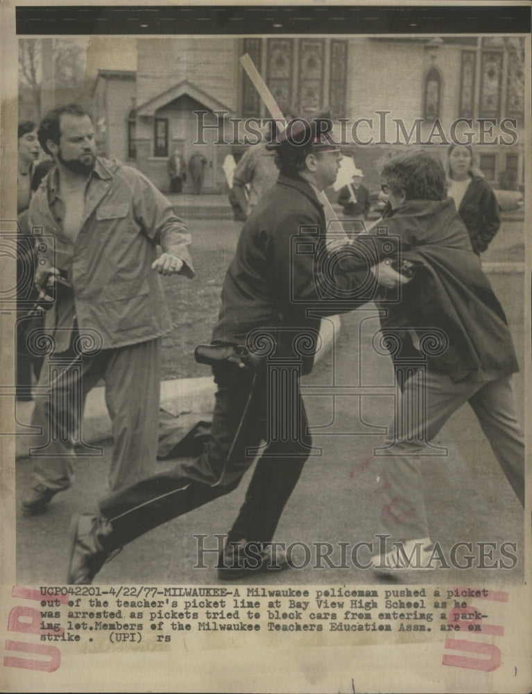 1977 Bay View High School Strike Milwaukee - Historic Images