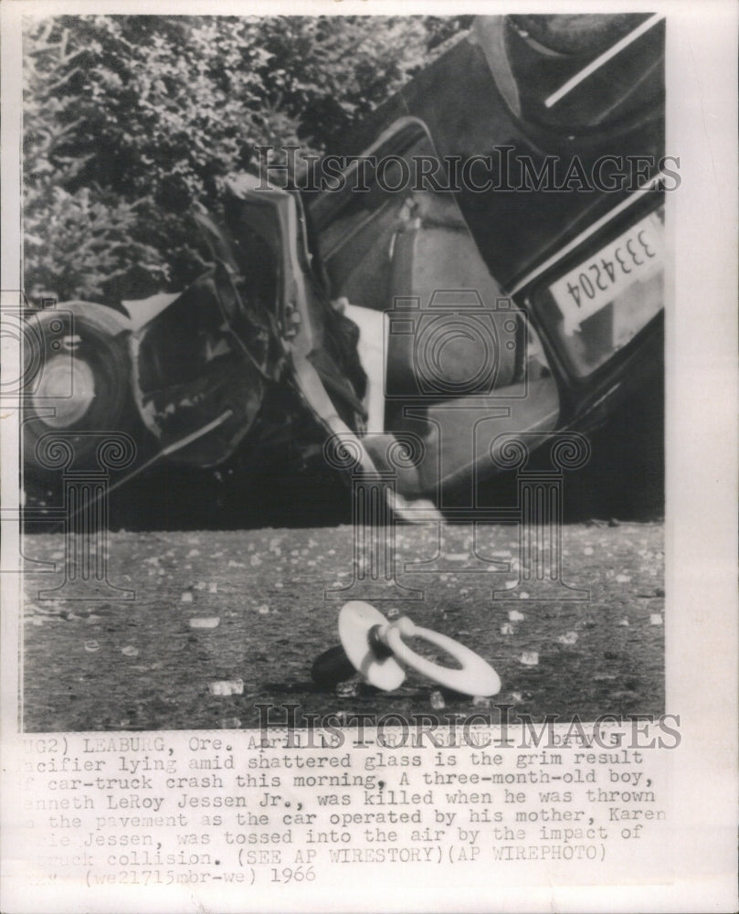 1966 Leaburg Oregon Car Accident Jessen Jr - Historic Images