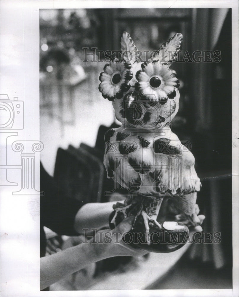 1969 Owl Objects Stautes Replicas Selling - Historic Images