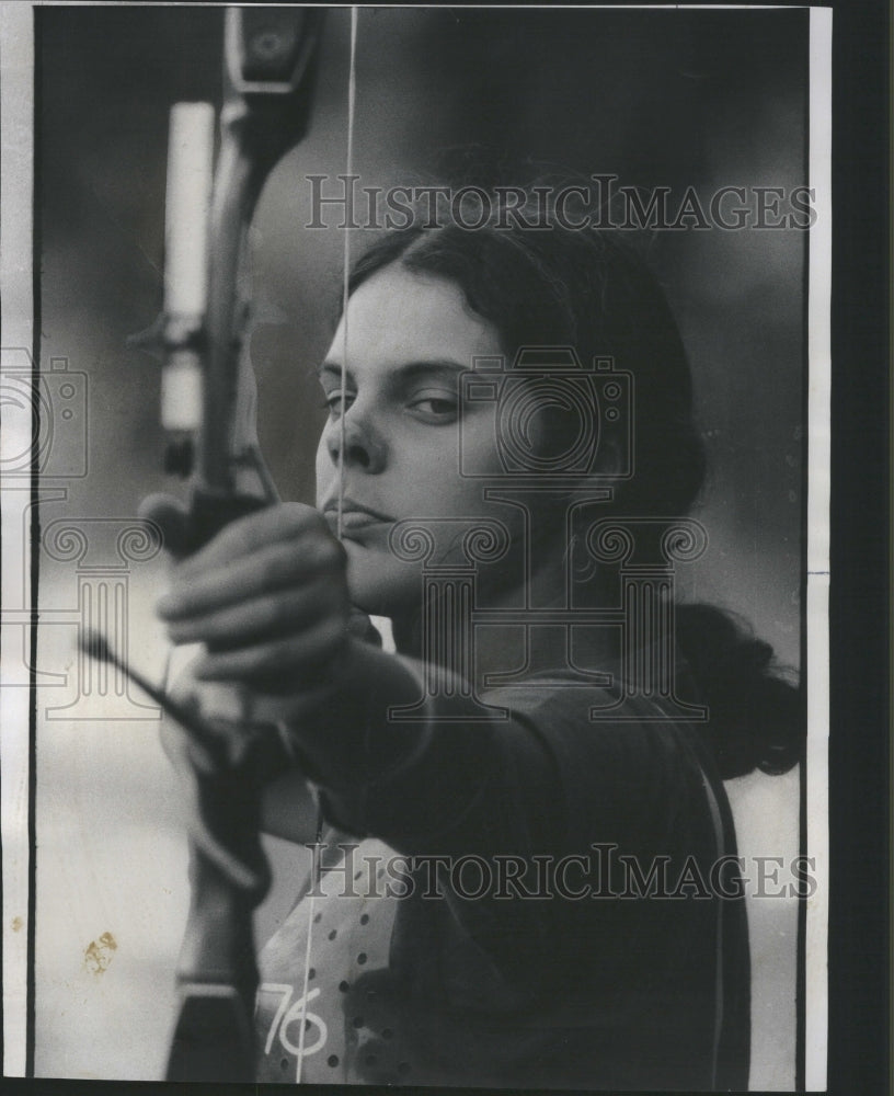 1975 Press Photo Margy Newton Licoln Park Archery Club - RRU13229 - Historic Images